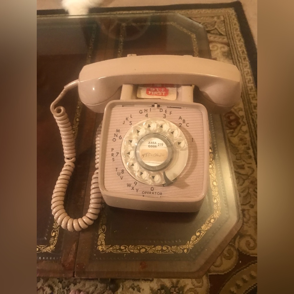 GTE. Desk phone.